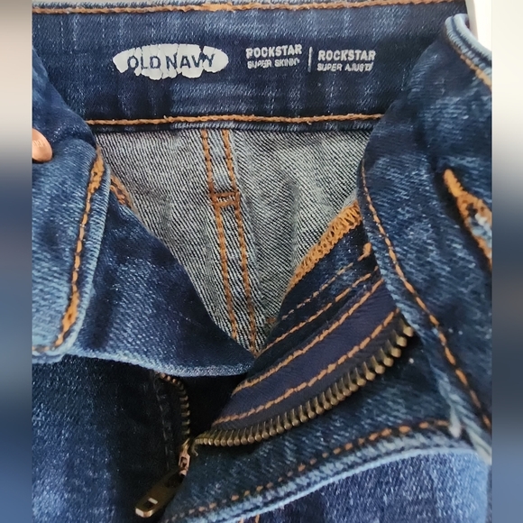 Old Navy 14p Rockstar Super Skinny 85%cotton distressed jeans - Picture 2 of 5